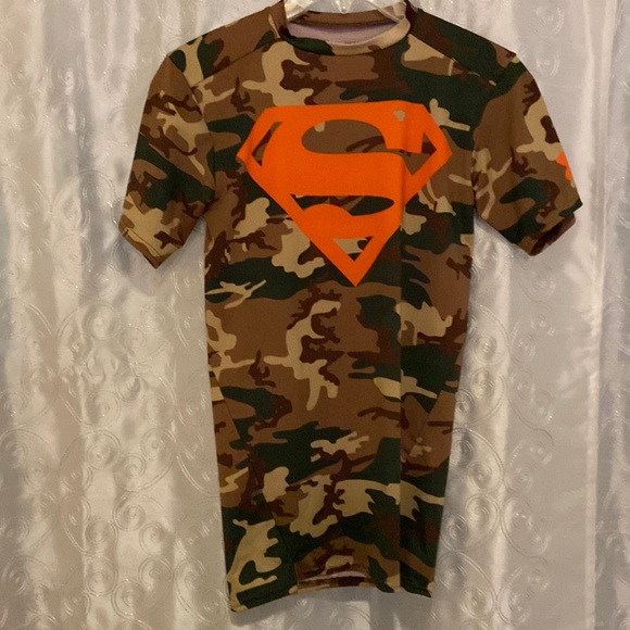 Under Armour Camo/Orange Superman Compression Shirt Adult Size Small 💥 - Picture 1 of 4